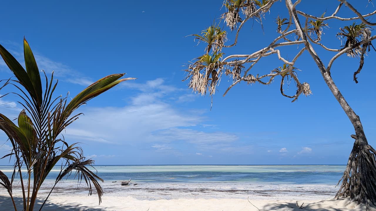 Strand Neptune Pwani Beach Resort & Spa
