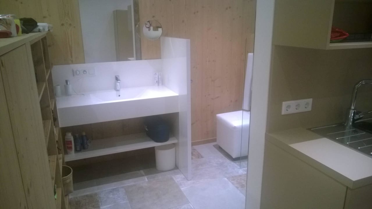 Bad im Studio 4 ArlBerglife Ferienresort