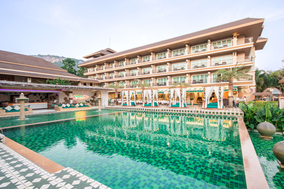 Pool Lacol Khao Yai - A Chatrium Collection