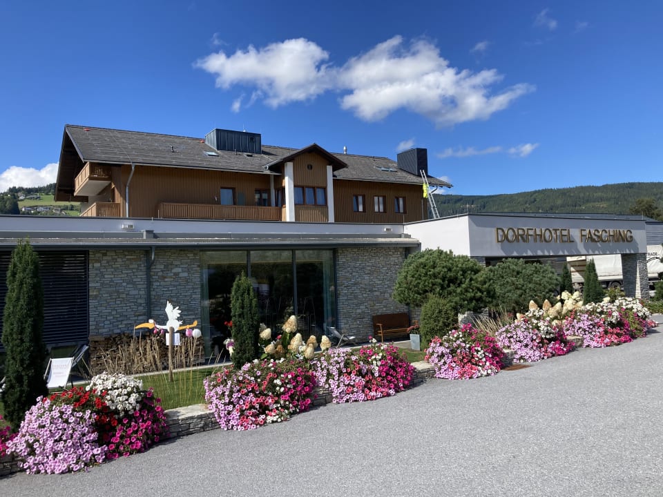 Außenansicht Dorfhotel Fasching