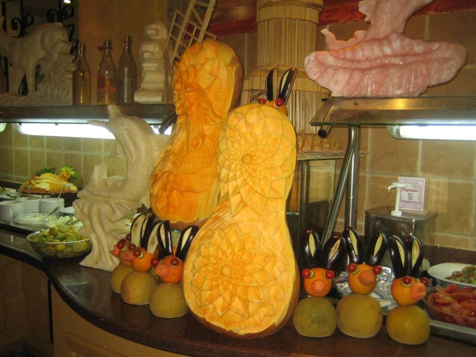 Dekoration im Hauptrestaurant Pickalbatros Alf Leila Wa Leila Resort - Neverland Hurghada