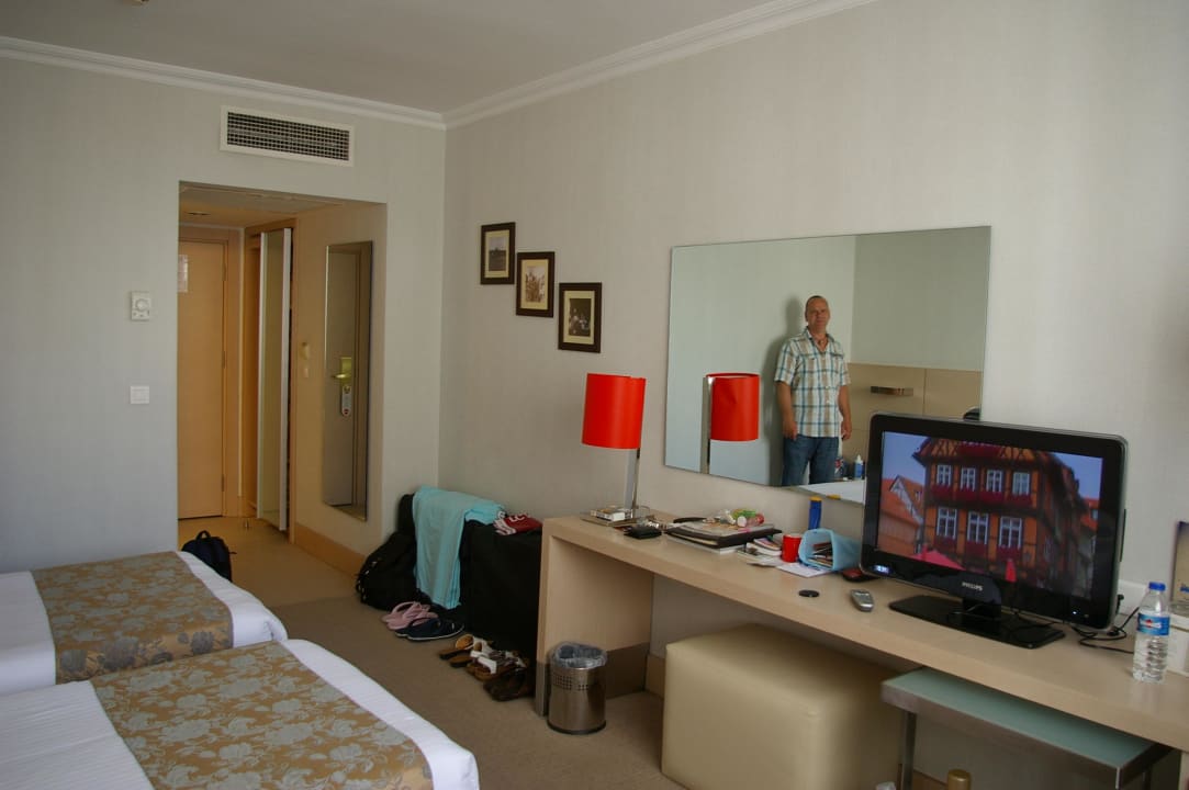 Kleine Anrichte mit TV Eresin Hotels Taxim & Premier