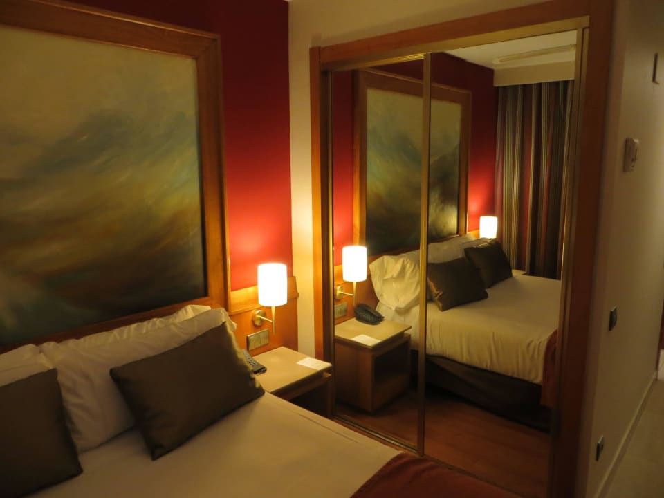 Bett und Kleiderschrank Hotel Catalonia Majórica