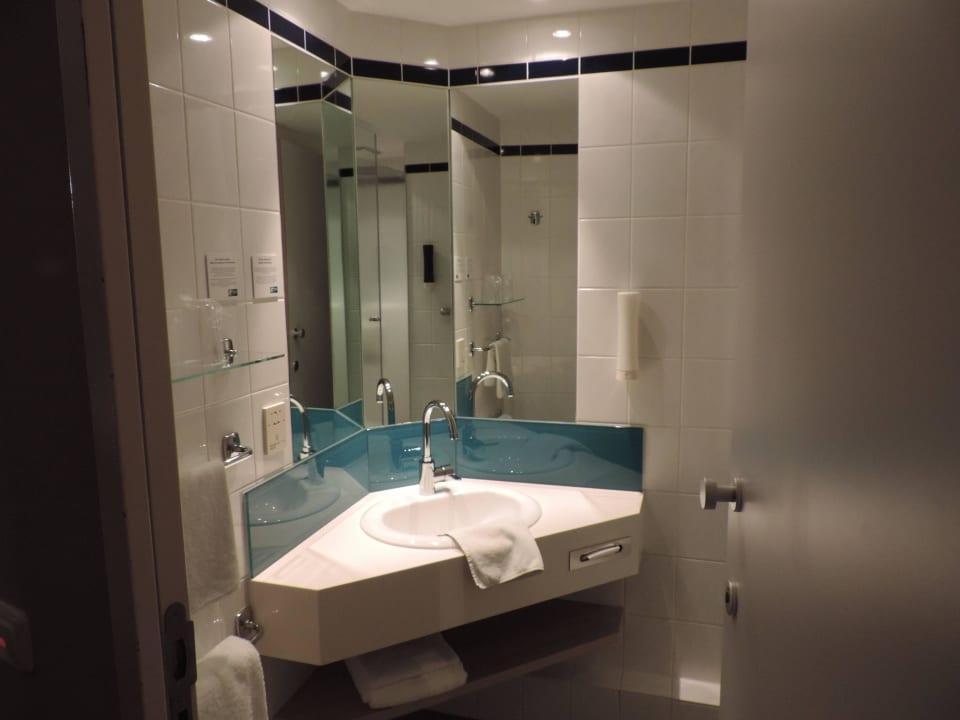 Bad Holiday Inn Express Frankfurt - Airport