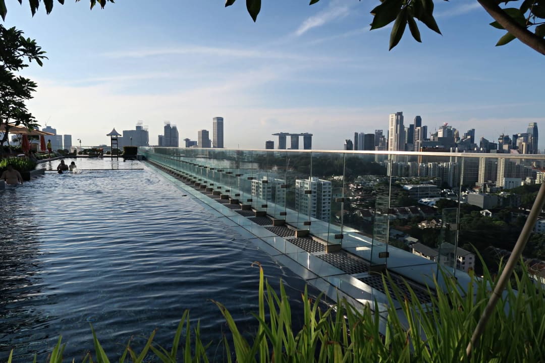 Pool auf der Dachterrasse Hotel Jen Orchardgateway Singapore