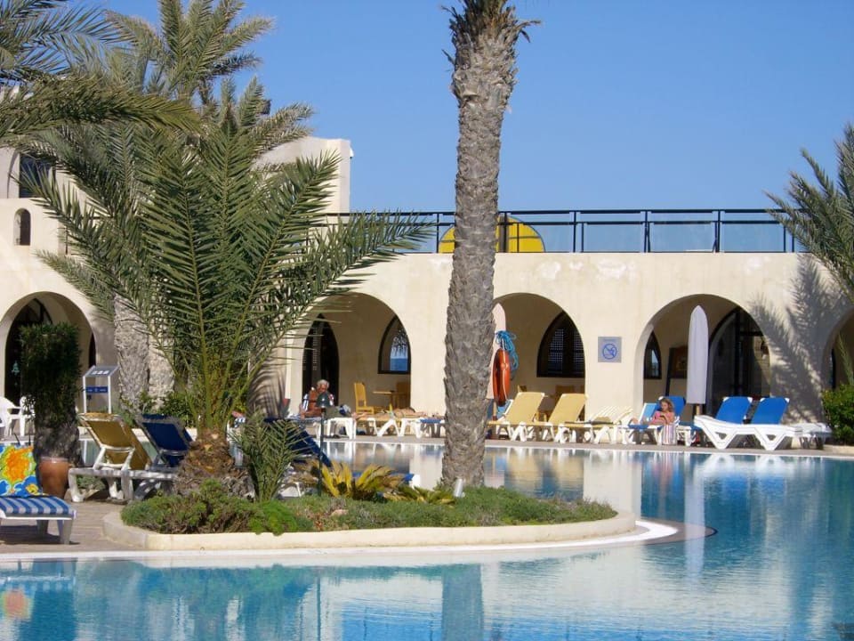 Außenpool des Djerba Beach Hotels Sentido Djerba Beach