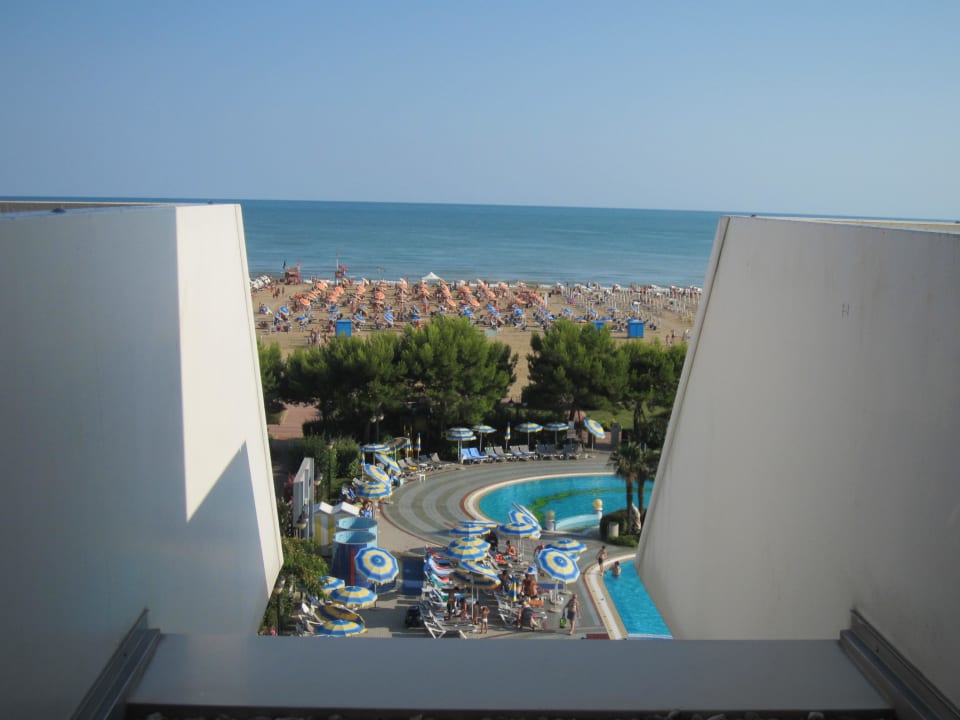 Aus dem 5. Stock (Flurfenster) Aparthotel Holiday