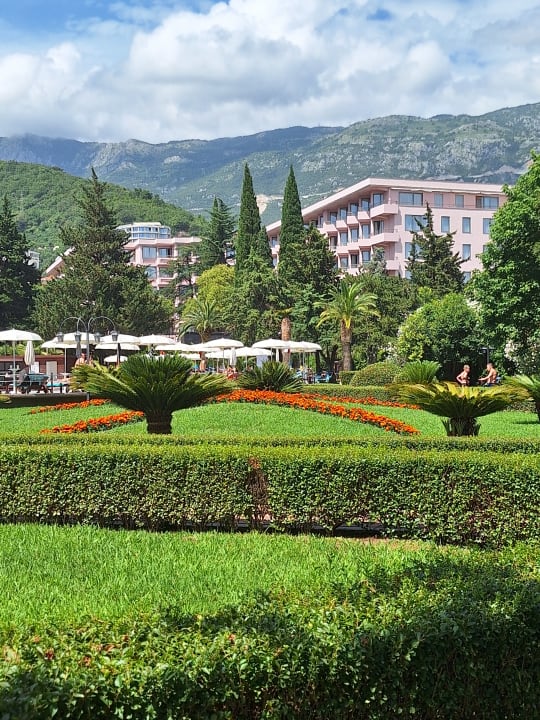 Gartenanlage Iberostar Waves Bellevue