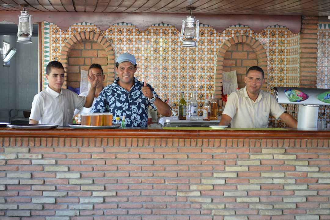 Mohamed und Rest von der Strandbar, coole Jungs Hotel Rosa Beach