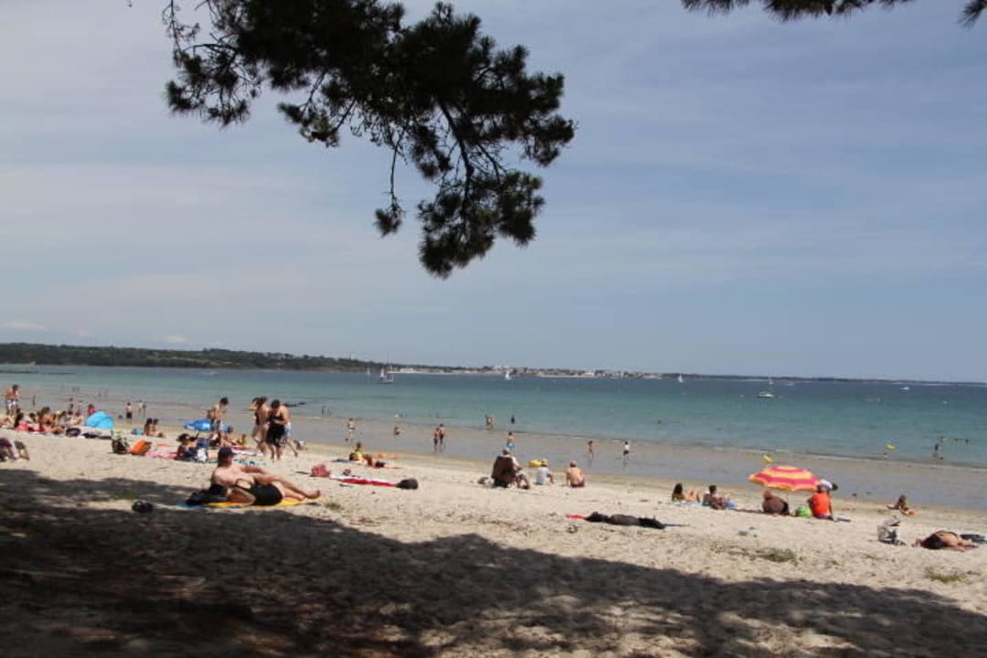Öffentlicher Strand in Cap Coz Hotel Pierre et Vacances
