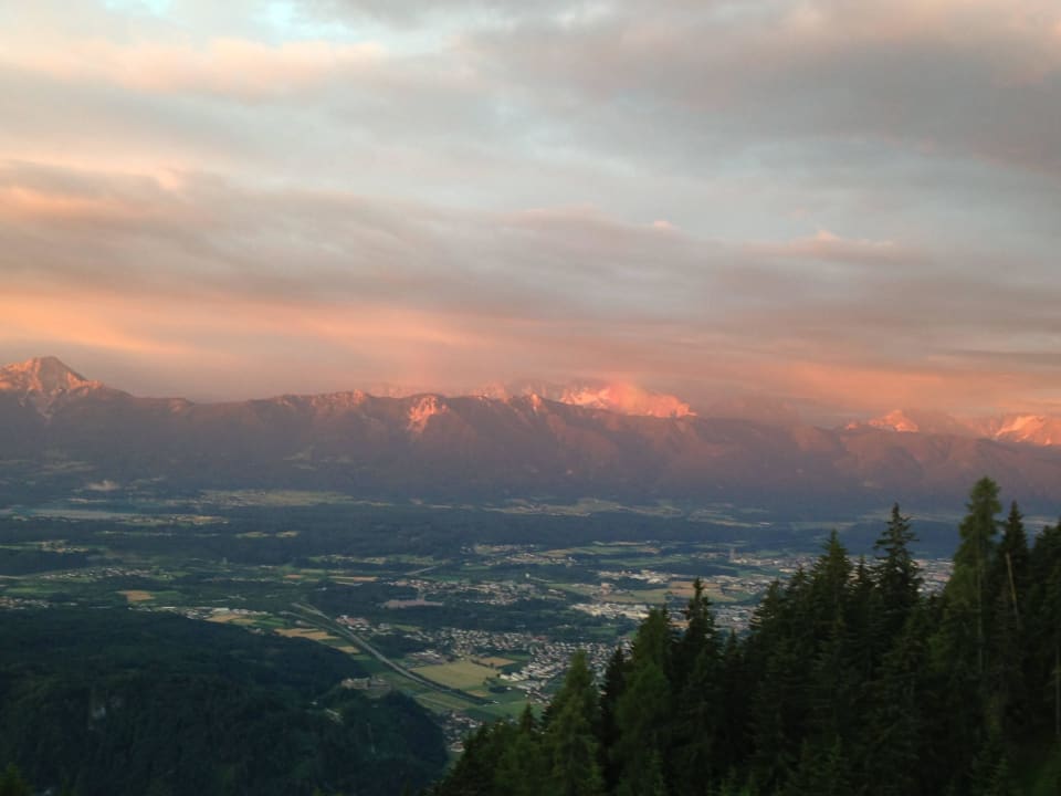 Der Berg "brennt" Sonnenhotel Zaubek