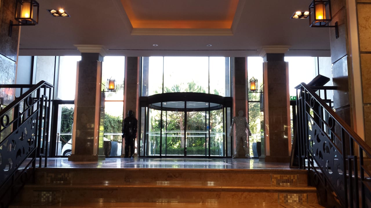 Hotel-Haupteingang Grande Real Villa Italia