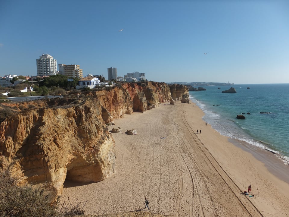 Vou-Strand Blick nach Praia da Rocha NH Marina Portimão Resort