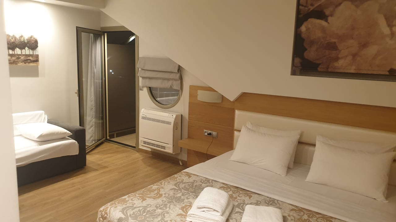 Zimmer Hoetl Epavlis Eleftheriadi