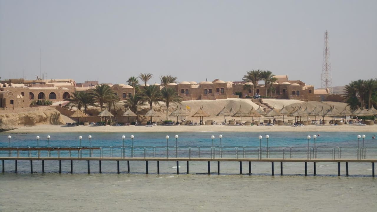 Blick auf Hotelanlage Mövenpick Resort El Quseir