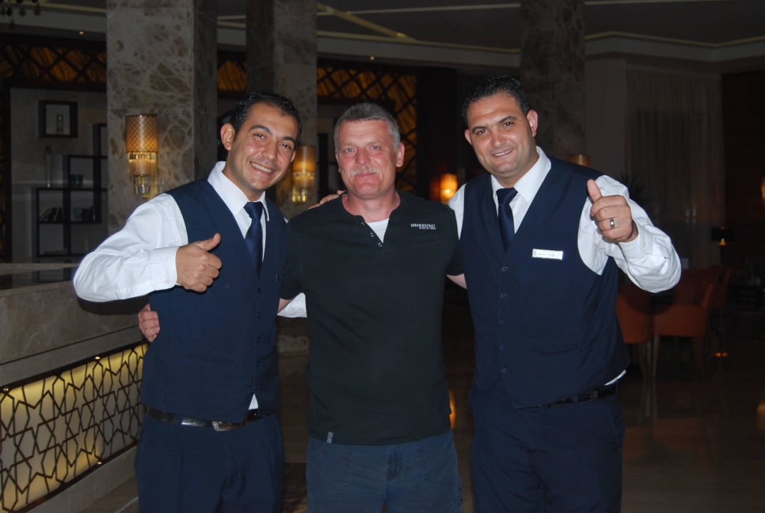 Tolle Kellner der Lobbybar! Die Besten! Pickalbatros White Beach Resort - Hurghada