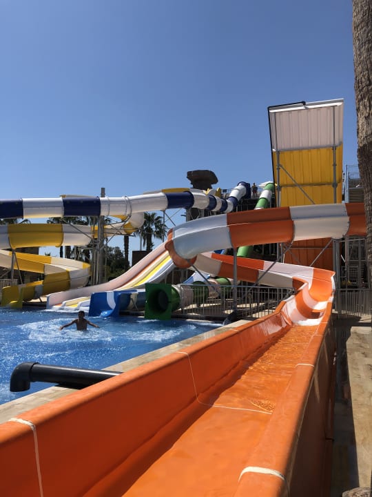 Pool Kamelya Aishen Club