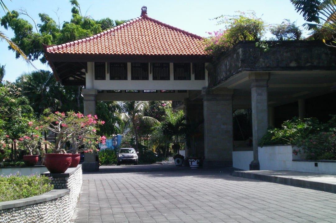 Einfahrt in das Hotel Hotel Grand Mirage Resort & Thalasso Bali