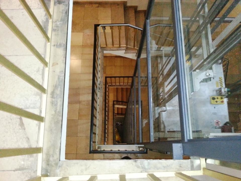 Das Treppenhaus Notfall Hotel Düsseldorf Mitte