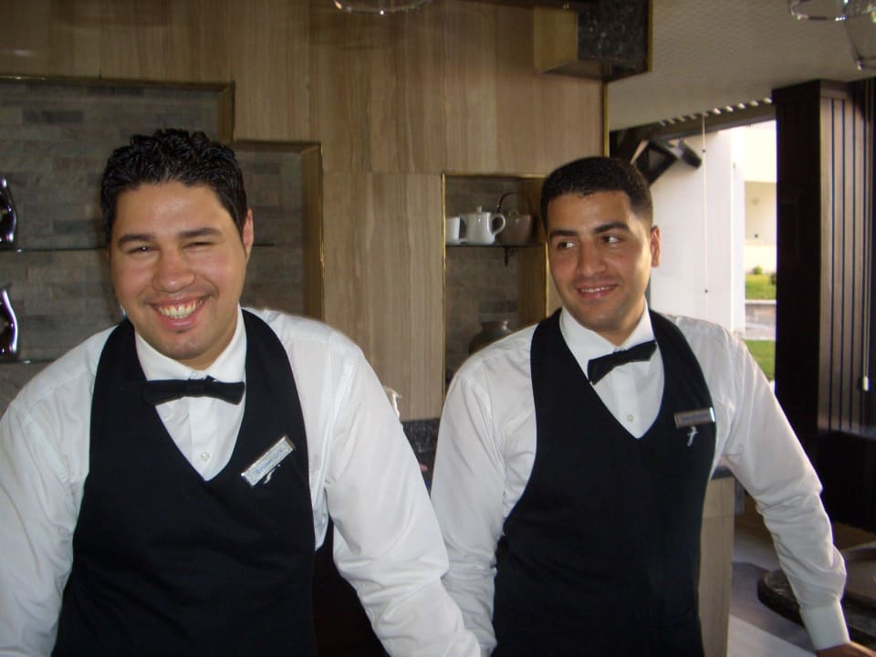 Supernette Bedienung in der Columbus Bar Beach Albatros Resort