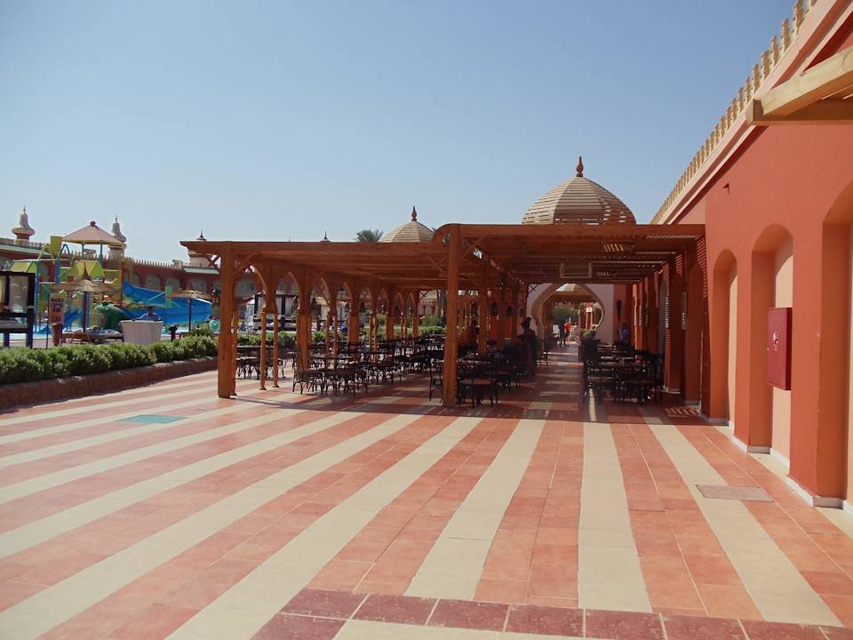 Terrasse Hauptrestaurant Pickalbatros Alf Leila Wa Leila Resort - Neverland Hurghada