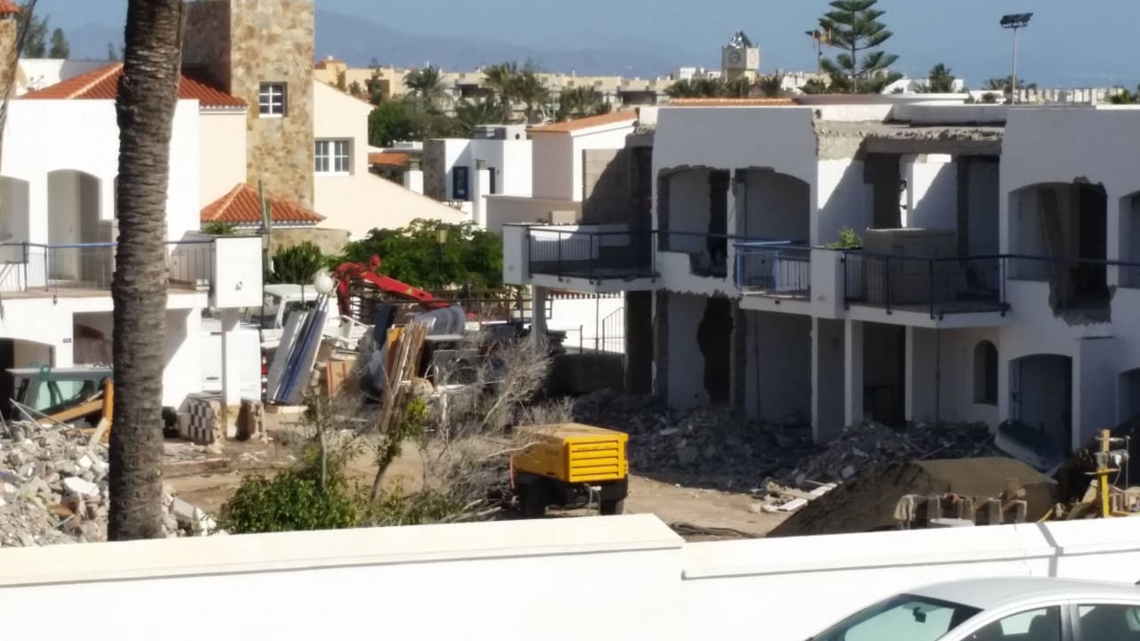 Zur Nachbaranlage - wird saniert H10 Ocean Suites