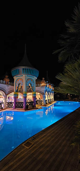 Pool Kamelya Aishen Club