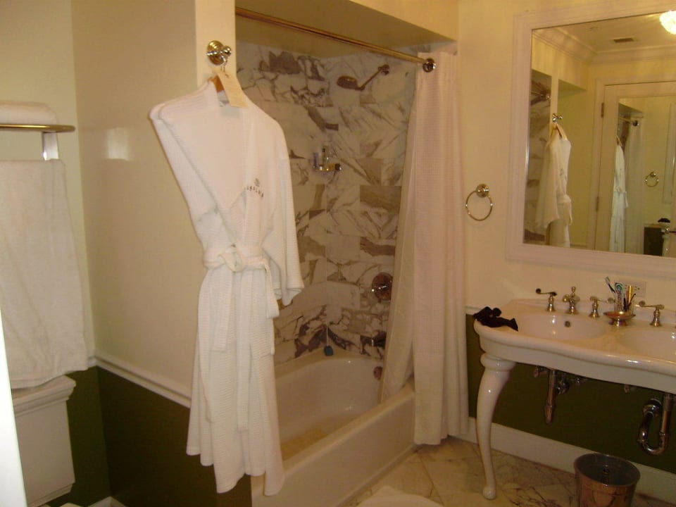 Bad Hotel LaPlaya Beach & Golf Resort