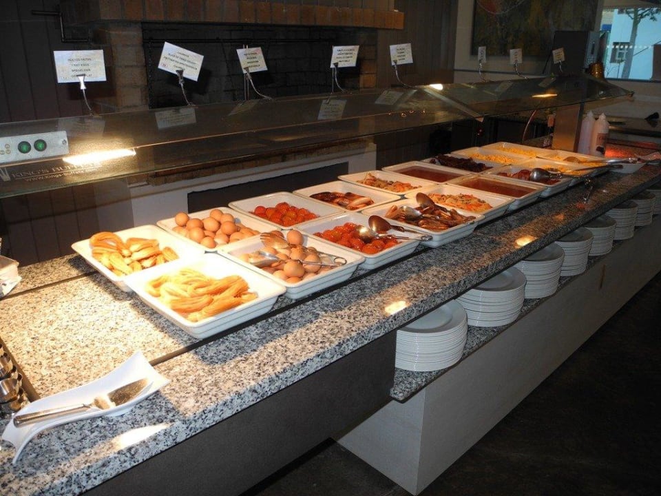 Am Frühstücksbuffet LABRANDA Bahía de Lobos