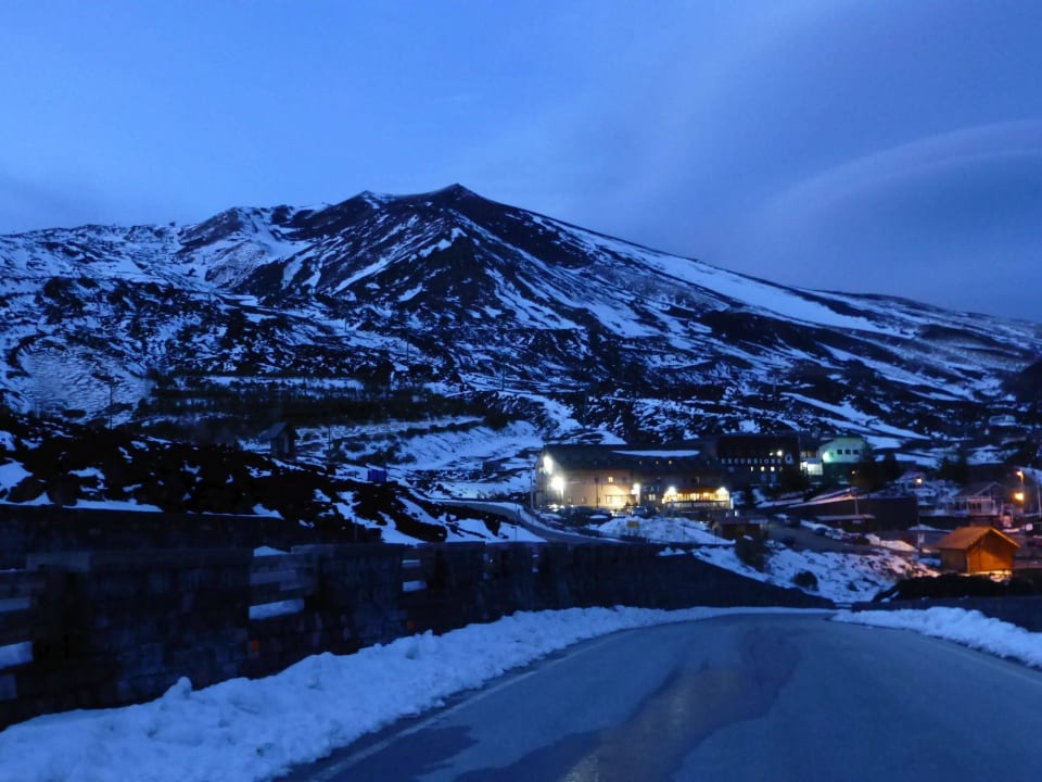 Abentlicher Blick auf das Hotel Rifugio Sapienza