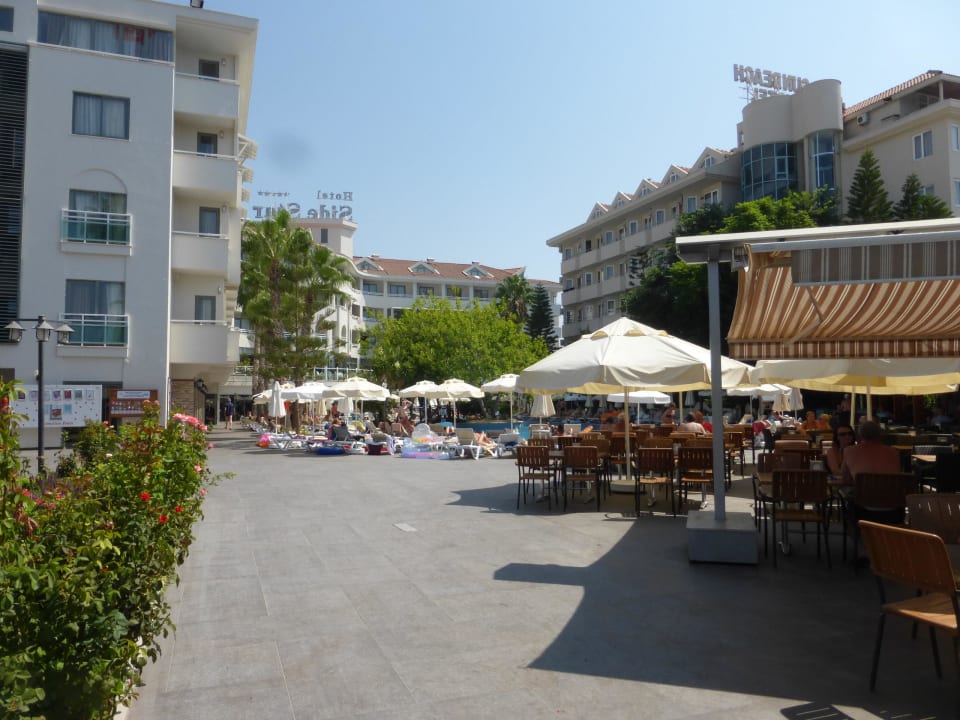 Blick vom Strandeingang zum Pool Side Star Beach