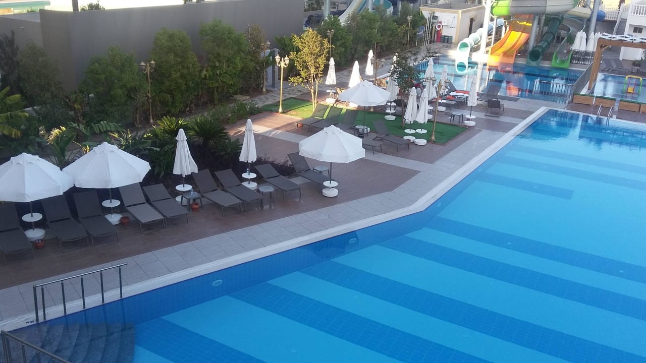 Poolansicht J'adore Deluxe Hotel & Spa