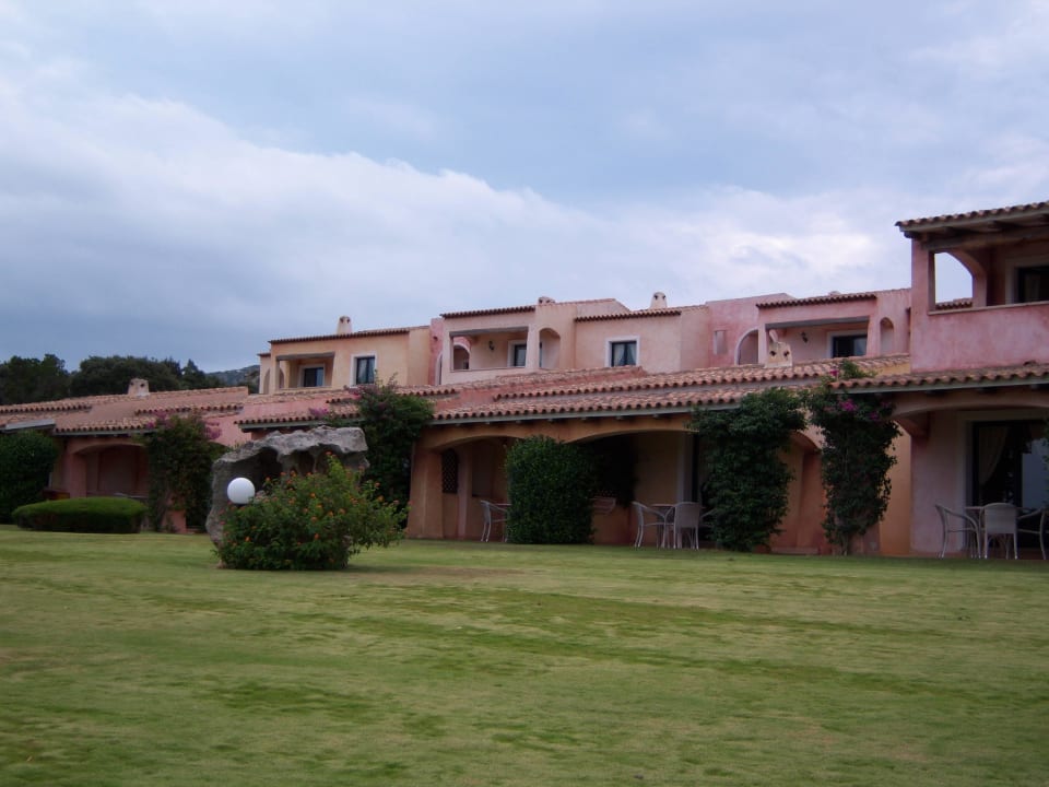 Blick von Gartenanlage Hotel La Rocca Resort & Spa