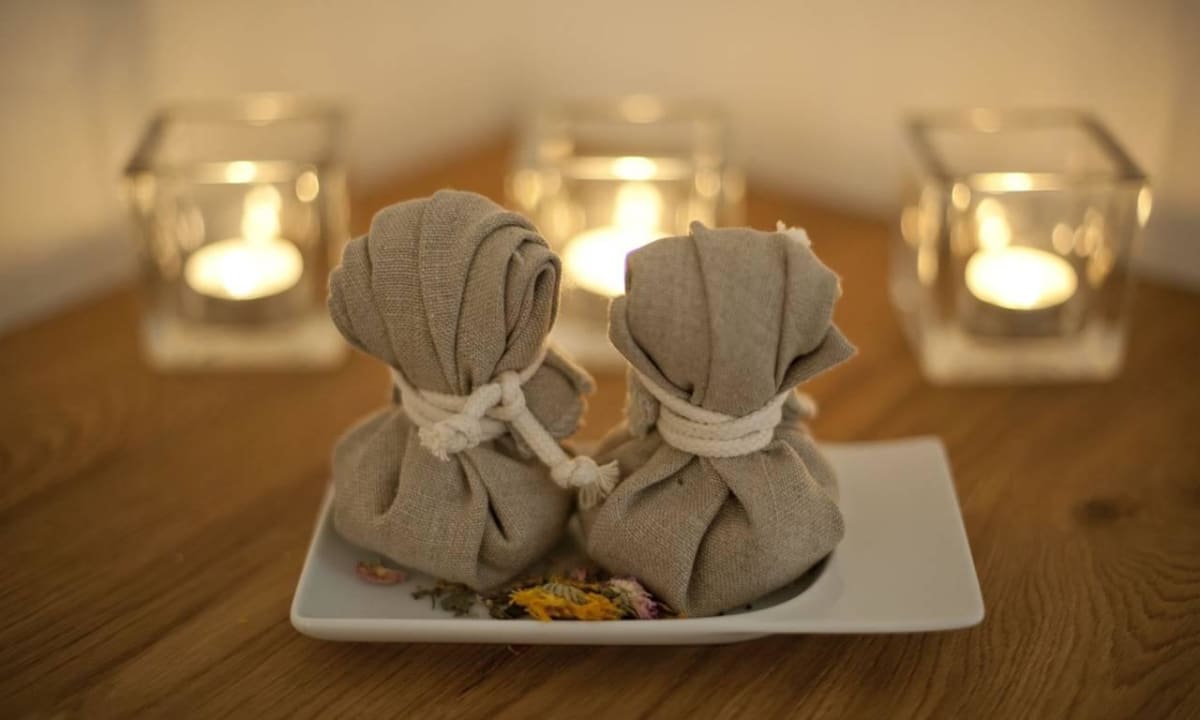 Kräuterstempel Anwendungen im SPA & Wellness Das Achental Resort