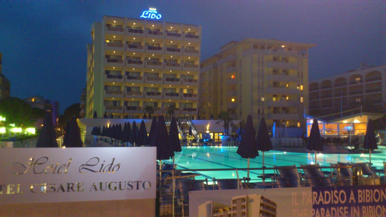 Hotel Lido bei Nacht Lido Bibione
