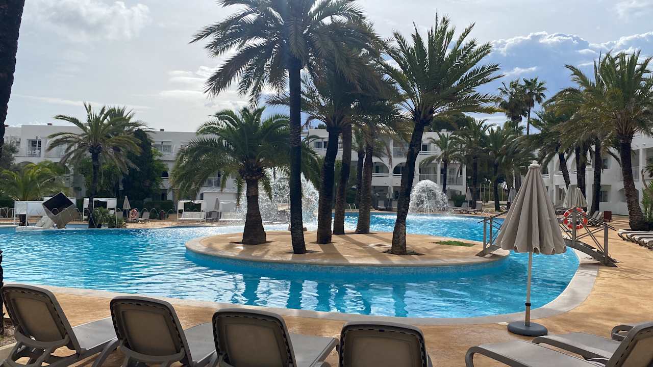 Pool Calimera Fido Gardens