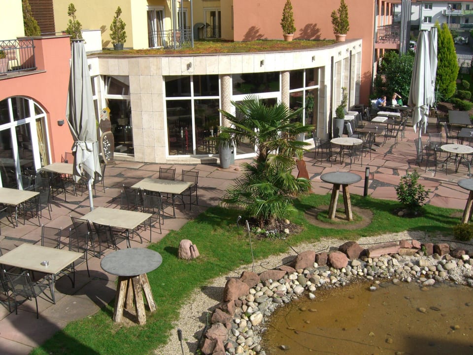 Der Blick vom Balkon zum Restaurant Hotel Villa Toskana