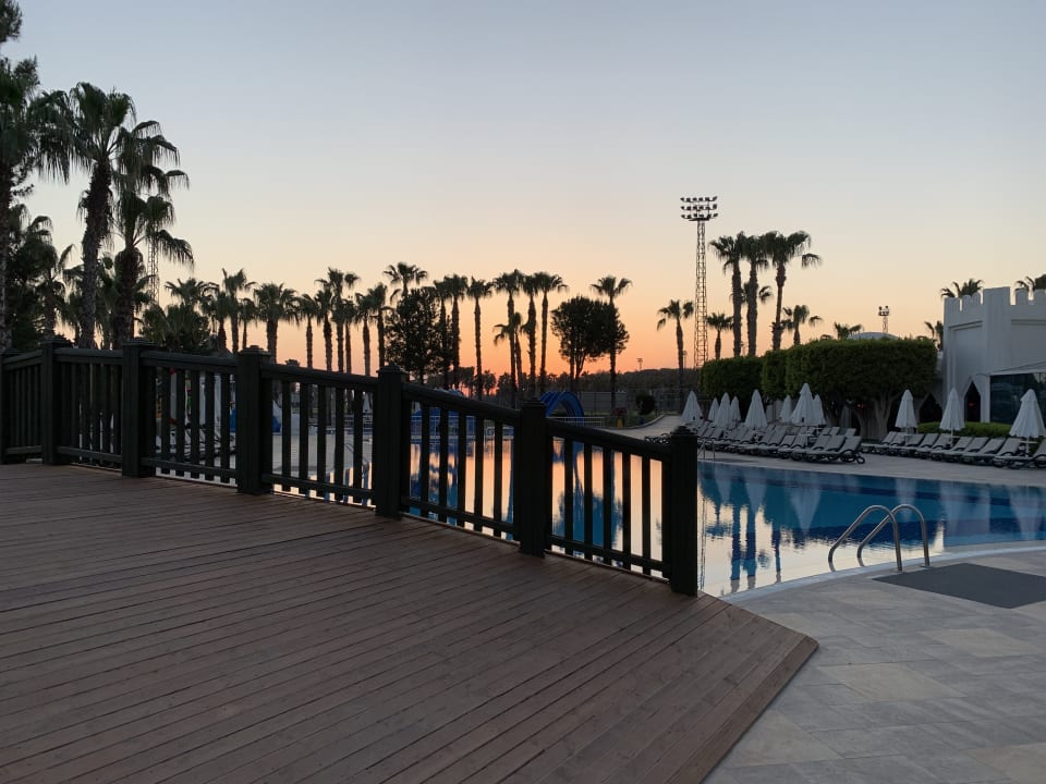 Pool Kamelya Aishen Club