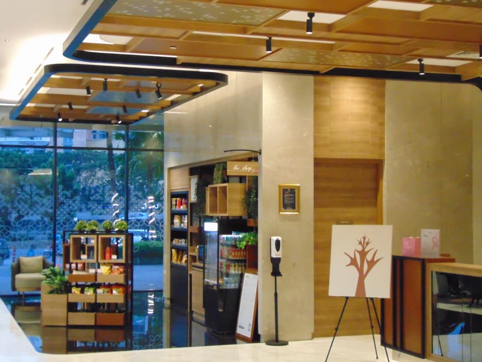 Lobby Hilton Garden Inn Jakarta Taman Palem