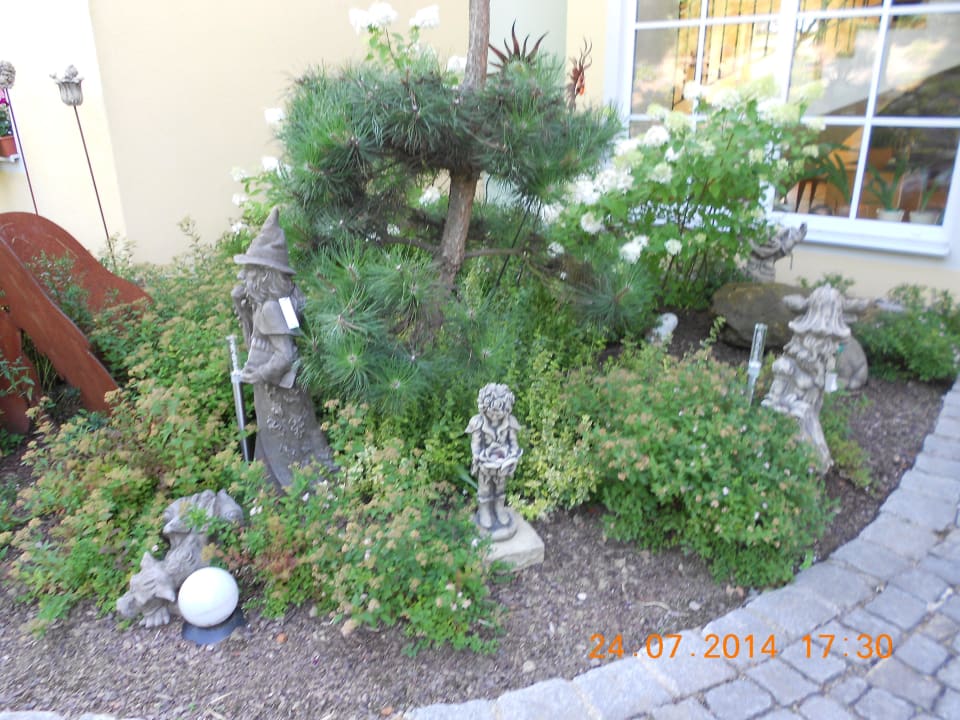 Überall Elfen und Trolle Spirit & SPA Hotel Birkenhof am Elfenhain