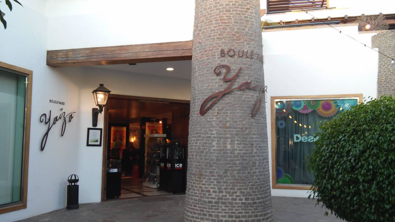 Kleine Shoppingmeile im Hotel Princesa Yaiza Suite Hotel Resort
