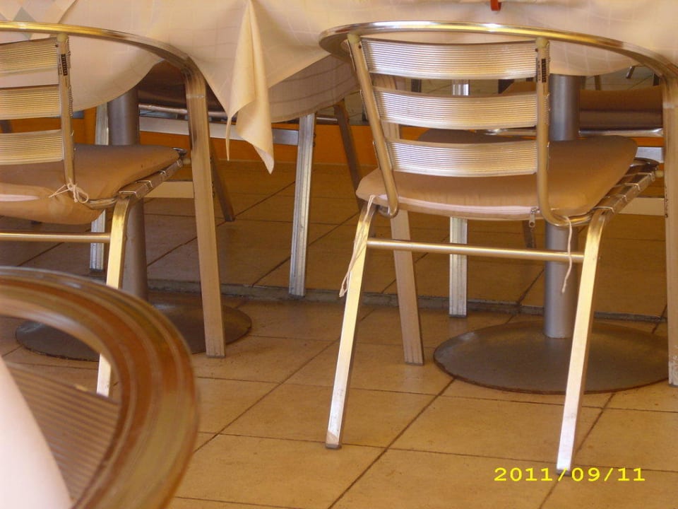 Viele Fliesen defekt Hotel Atlas