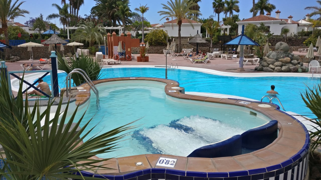 Pool Hotel LIVVO Dunagolf Suites