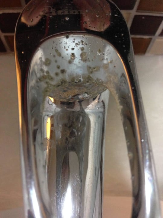 Kran w łazience po wyjściu Sprzątającej  Grand Atilla Hotel