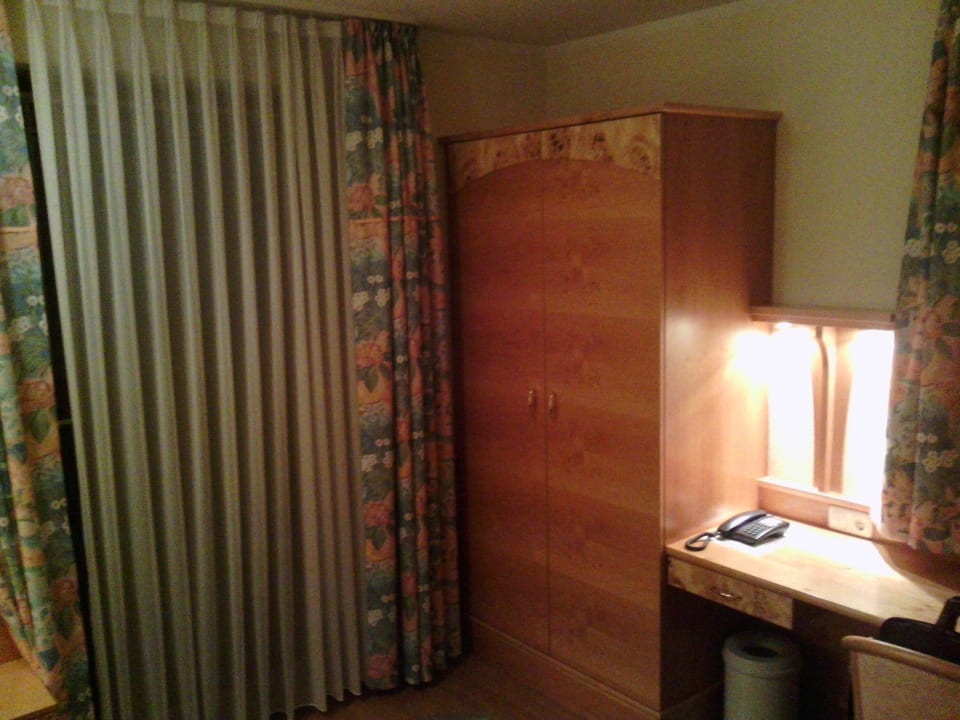 Schrank Hotel Zu den Drei Kronen