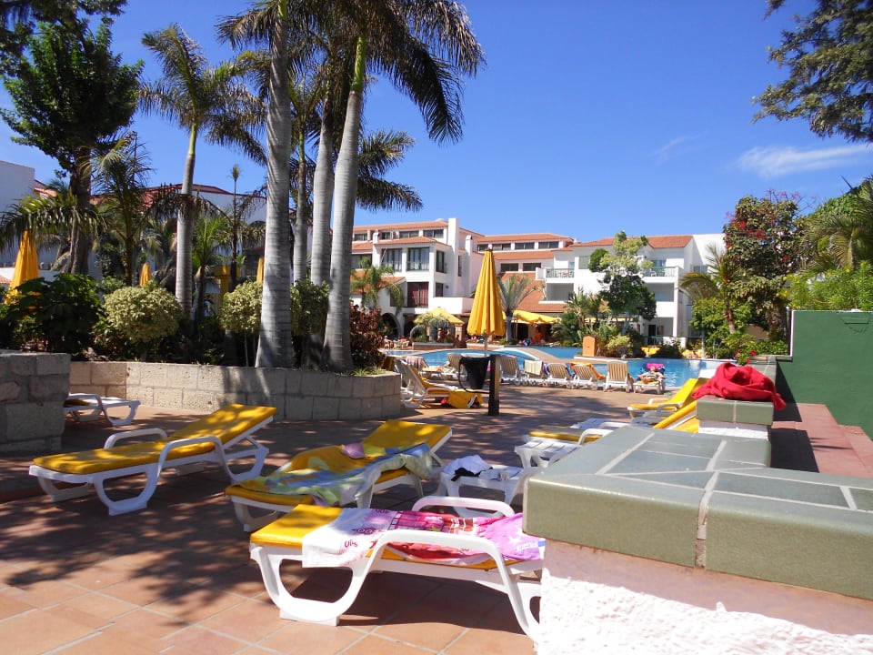 Grosser Pool mit vielen Liegen Park Club Europe