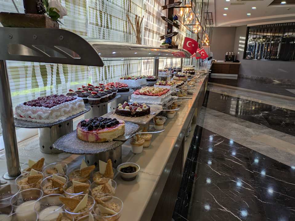 Gastro Saturn Palace Resort Hotel