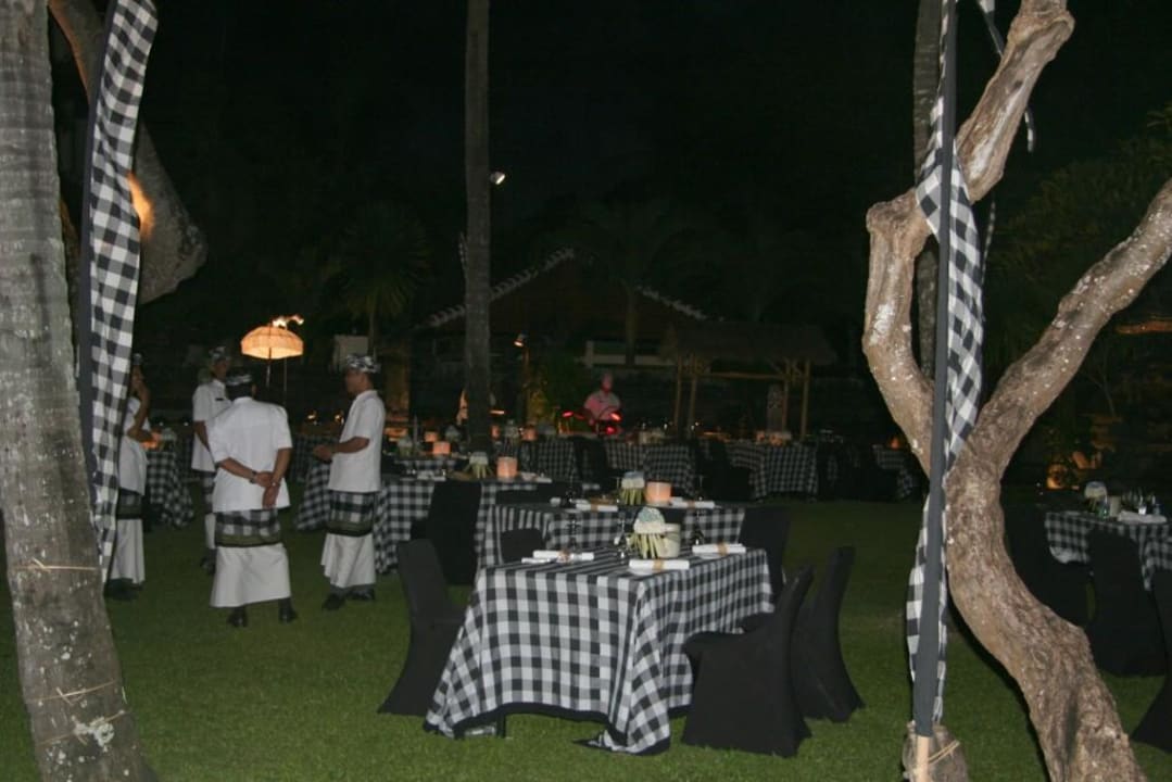 Kecak-Dinner im Tempelgarten The Westin Resort Nusa Dua, Bali