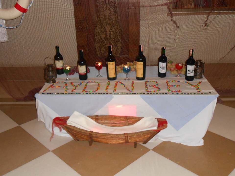 Vor dem Restaurant Aydinbey Kings Palace & Spa