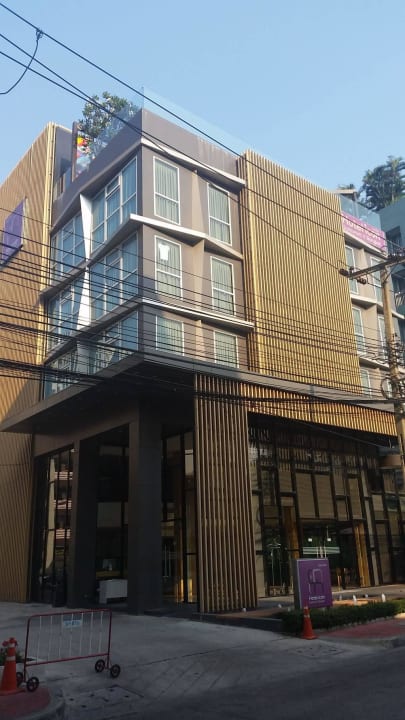 Ansicht von der Soi 2 Hotel Icon Bangkok